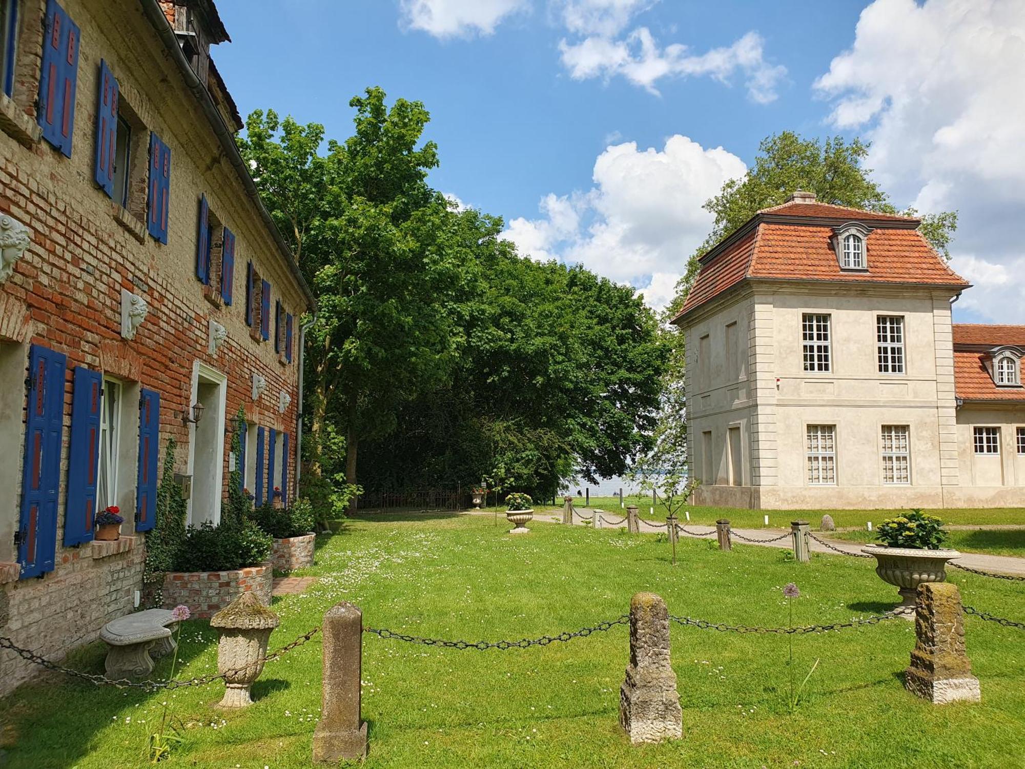 Gesindehaus Am Schloss Kummerower See Kummerow  Exterior photo